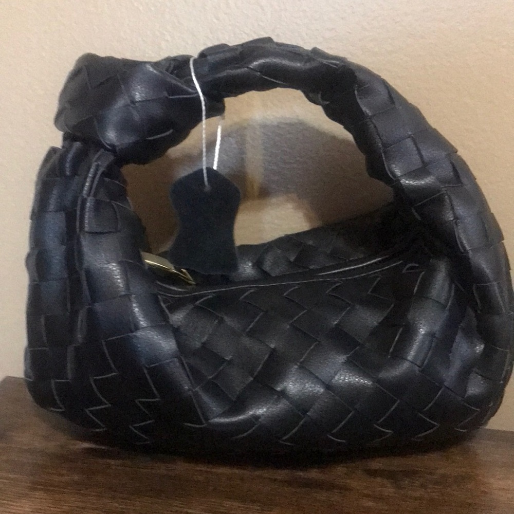 Knotted handle woven woman’s Hobo purse handbag